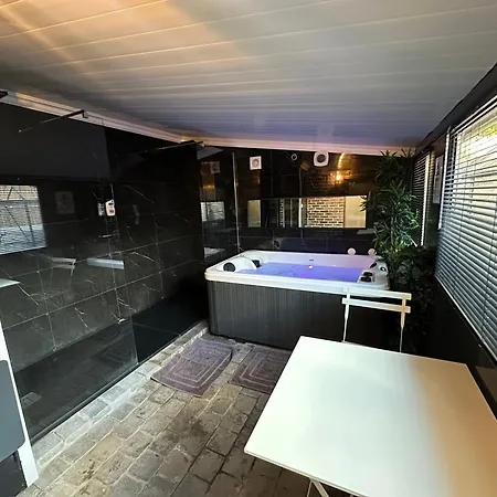 Jacuzzi Et Cinema, Merignac2 Merignac (Gironde)