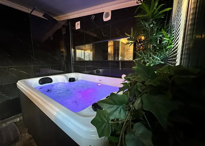 Apartment Jacuzzi Et Cinema, Merignac2 *